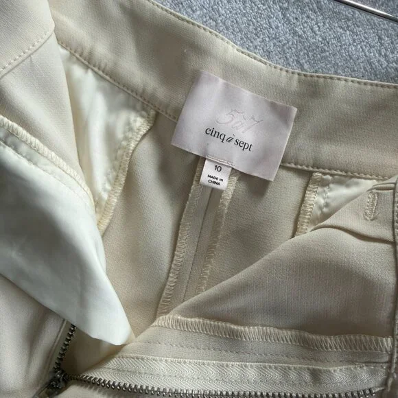 $345 NWOT Cinq A Sept Crochet Lace Corinna Plaster Shorts Pleated - Picture 4 of 6